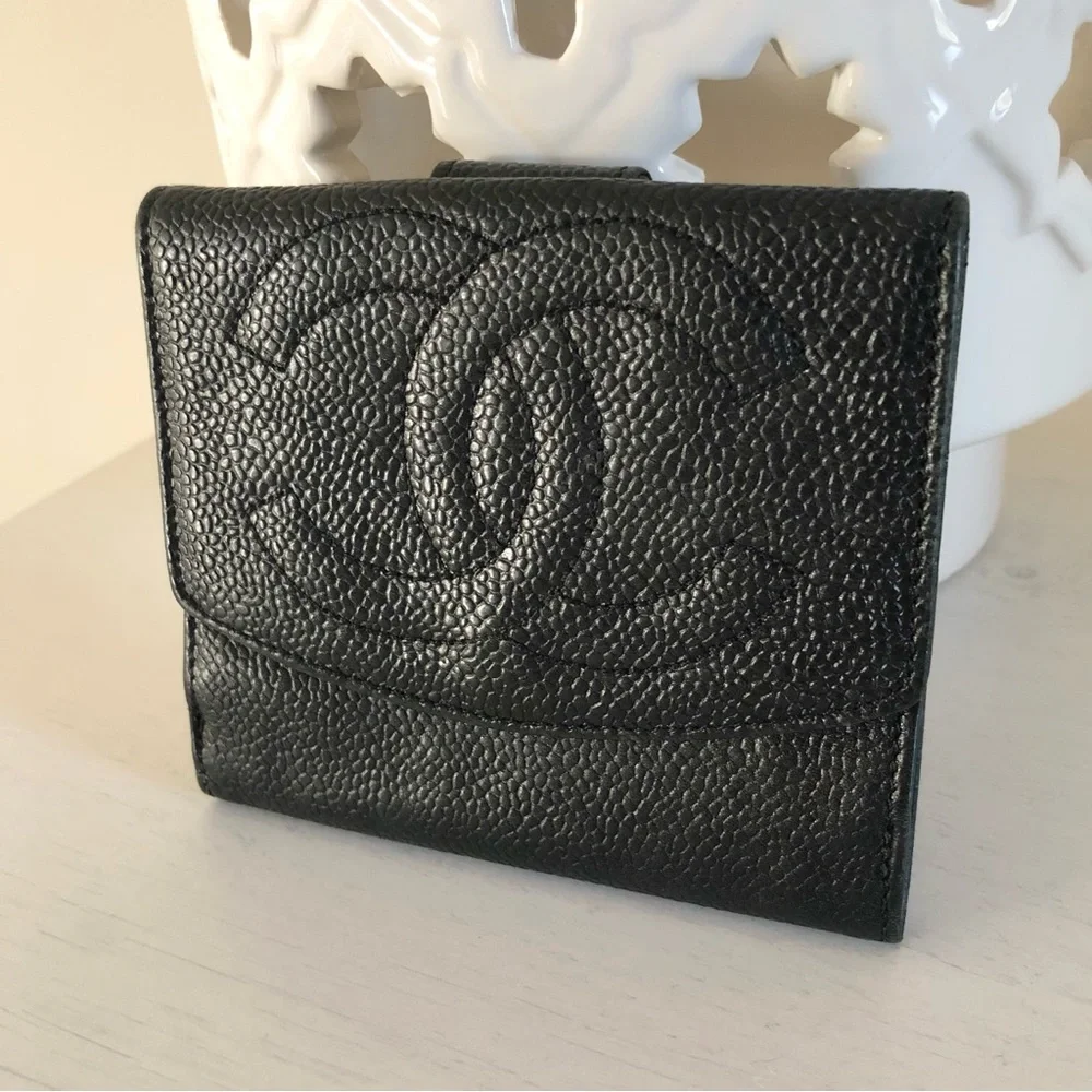 Chanel Timeless Flap Vintage Wallet in Black Caviar Leather - Picture 5 of 13